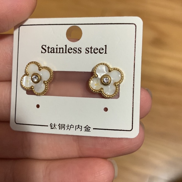 Opal / Pearl with Stone Cleef Stainless Steel Earrings - Picture 7 of 12